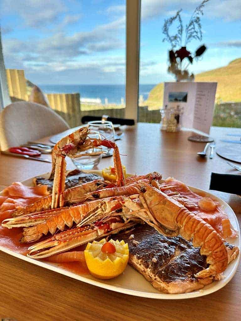 FOOD 1 SEAfood platter dining by the sea